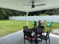 Cozy House by Bush Gardens 뮤지엄 오브 사이언스 & 인더스트리 주변 호텔