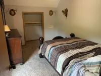 Rut & Strut Ranch - 35 minutes from Mark Twain Lake! Quiet Cabin in the woods