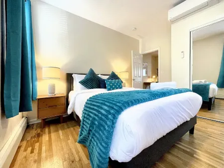 2BR Apartment in Historic Brownstone, 7 Min Train to NYC, Downtown Jersey City Отели рядом со станцией Железнодорожная станция Grove Street