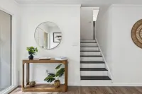 Modern 3-bedroom house walking distance from UF stadium!