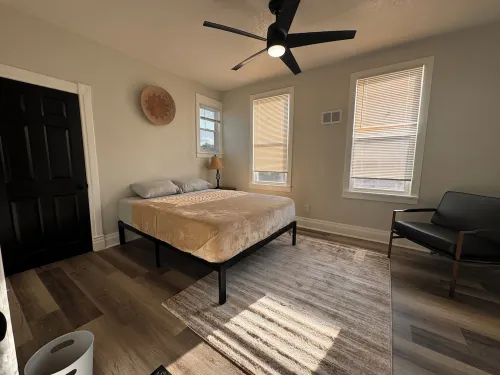 Lovely 3-bedroom house in downtown Kansas City with WiFi, AC and so much more