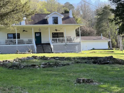Old Southern - Lakefront - Dog friendly