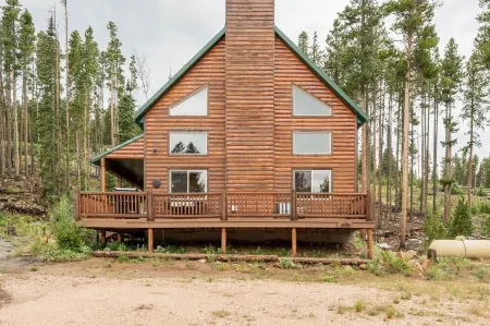 Cozy Woodland Retreat, 4 Beds, Family Friendly