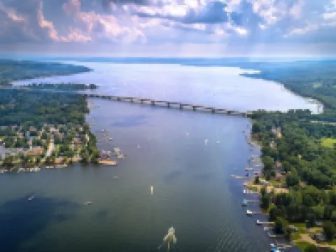 New! Charming Home in the Heart of Bemus Point, Lake Chautauqua, NY Hotele w: Ellery