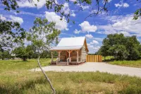 Peaceful cabin, fully updated, wine, stars, spa, perfect for relaxing