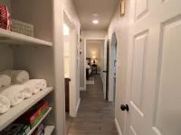 1 hr to Ski ,420ok, Free RV Parking, Private Home, Dogs Are Welcome. Great Loc Hotels in Arvada