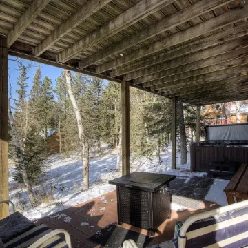 Lost Camp Lodge just a few blocks from Terry Peak