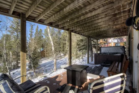 Lost Camp Lodge just a few blocks from Terry Peak