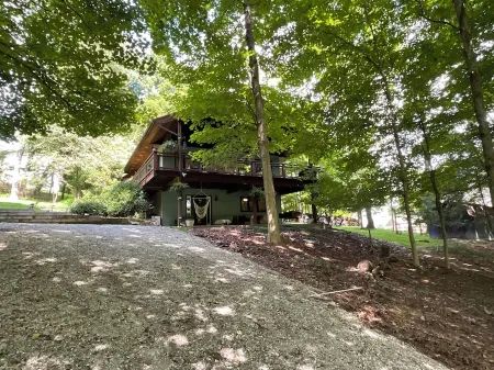 Birds Eye Retreat in Apple Valley Lake, Howard, Ohio