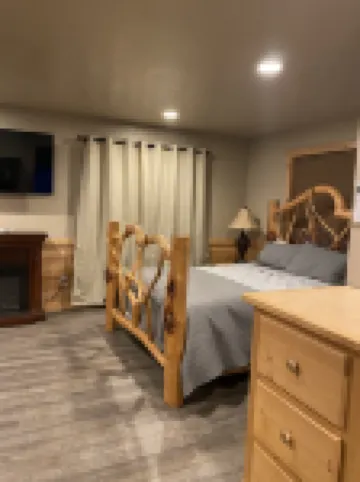 Cabin with peekaboo views of Glacier Park