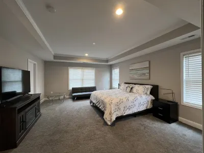 NEW 5 Bedroom Home with  Pier by Water Các khách sạn gần Sân bay Baltimore