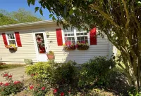 Lunas Flat  145 :Spotless, Sweet, Cozy & Comfy. Just renovated.