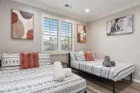 Stylish House| Saltwater Pool|Games| Firepit Hotels near Heritage Court