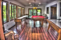 6100 sf, Beds for 32, Hot Tub, Theatre, Game Rm , Entertainers Dock, 310' Shore