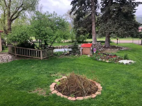 Cabin #2 - Backyard Bunkhouse Hotels in Bonneville County