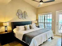 Lakefront Livin' at Bella Vista @ Island on Lake Travis with Indoor Heated Pool! 住宿飯店