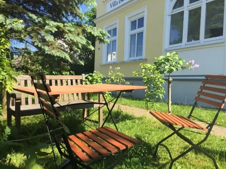 Cozy apartment with garden in the Baltic seaside resort of Göhren on Rügen 10 minutes to the beach
