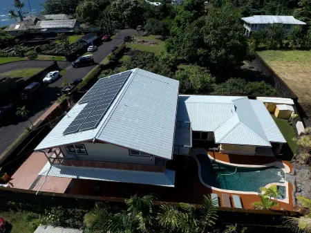 Family luxury villa w/Pool Hilo — 5 min from the beach!