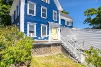 Coastal downtown 1 Bed, 1 Bath, full kitchen w/ harbor view