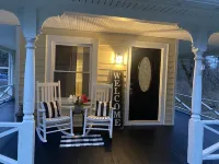 Cozy Modern Farmhouse Hotels in Lake George