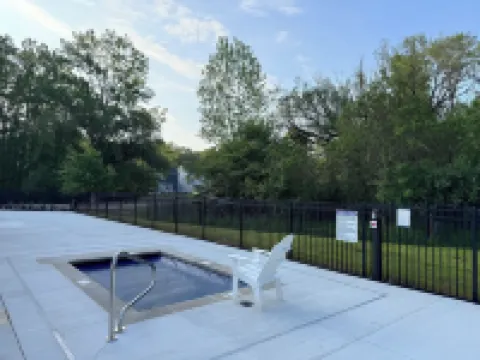 WATER VIEW@MarinaResort w/ POOL + LARGE SunRoom & Patio