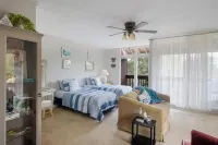 Cozy upstairs Studio Condo at Diamondhead overlooking the Lake & Country Club