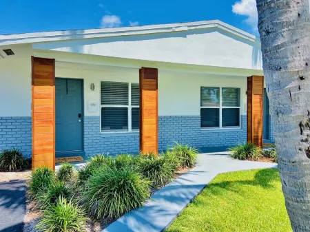 Spacious XL 1BR 1BA w/ pool access; near beach