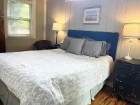 1 bed/1 bath, 1.5 blocks to beach/town, dog friendly, screened prch, fenced yard