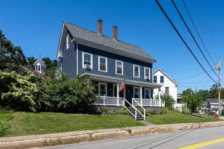 Easiest Location! Rent a Boat, Attend a Wedding! 2600sqft on Main St Meredith