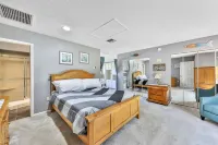 Golf Course Home! Lake Lotela! Heated Salt Water Pool New Owners 8/12/25 WWOJ-FM Avon Park附近的飯店