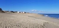 Comfortable and clean beach cottage convenient access to the beach.