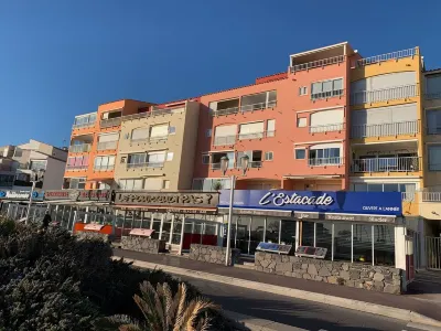 Vue Magnifique du Vieux Port Studio Cabine - A/C - Wifi - Parking Hotels near Cap d’Agde Naturist Village