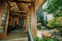 The Woodinville Wonderland Luxury Vacation Home and Event Venue Hotels in Union Hill-Novelty Hill