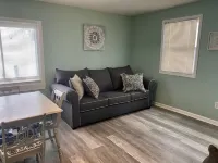 Quaint cottage a short walk from the GTOL strip! Hotels in Geneva-on-the-Lake