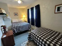 Near Hurley, On the Trail, Large Parking Area, Dog Friendly -The Cary Mine House Hotels in Hurley