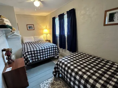 Near Hurley, On the Trail, Large Parking Area, Dog Friendly -The Cary Mine House Hotels near Silver Street Pit Stop