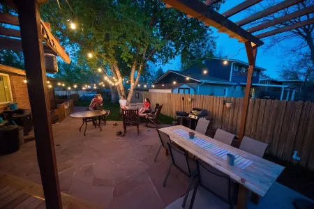 COZY Lower Level 3 Bedroom Private Suite in South Boulder Отели в г. Боулдер