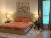 Quiet 1 Acre Lake House Nestled in the Woods 4B/4B