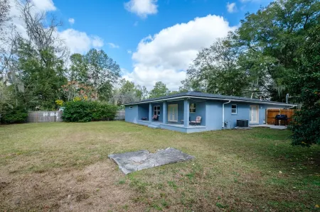 Spacious charming Renovated Home near UF and SF