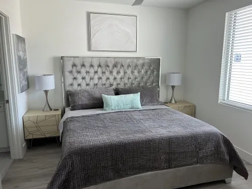 Cozy 1-bedroom apartment in pleasant Sarasota with WiFi, AC, fitness room