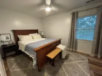 Quiet mountain retreat convenient to hiking and Asheville