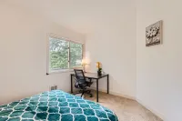 Cool Townhome opp to Crossroads Mall - 5/10 mins to Microsoft, Redmond, Kirkland