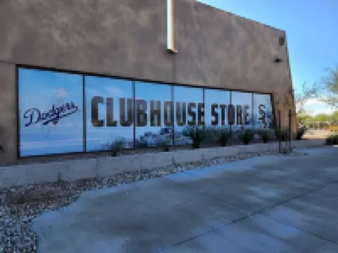 Homelike Style Meets Elegant simplicity—peaceful, Warm, and Instantly Welcoming. キャメルバック・ランチ・グレンデール周辺のホテル