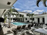 Unit 6 Premium 1 Bedroom King Pool View Suite, King Bed, kitchen, pool view