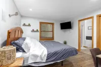 The Redwood Soiree, Hot tub, fast Wi-Fi, gym, arcade room and more