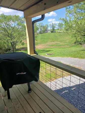 Cozy tiny cabin, close to local activities. Pet friendly. Suited 2 adults.