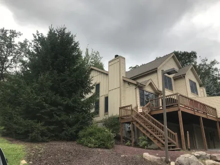 Fantastic view, 4 bedrooms- 3 baths, across from Camelback Resort, Parks