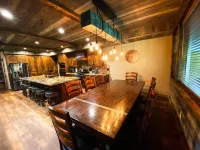 Henry's Rustic Retreat - Walk to Henry's Outlet - 20 mins to West Yellowstone!