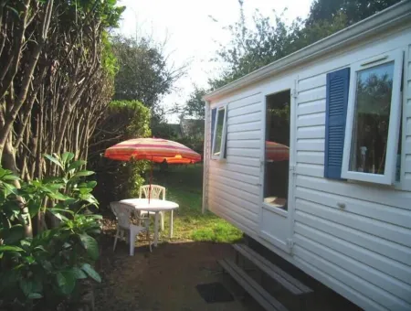 Mobil-home sur Terrain Privé au Calme Отели в г. Плобаналек-Лескониль