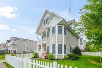 Beach Block • Sleeps 16 • Free Parking • Perfect for Groups - balcony